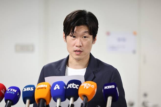 박지성 K-축구혁신위원회 공동위원장이 11일 서울시 종로구 국립현대미술관 사무동에서 열린 K-축구 혁신위원회 6차 회의를 마친 뒤 브리핑을 하고 있다. 뉴스1