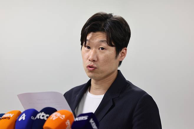 박지성 K-축구혁신위원회 공동위원장이 11일 서울시 종로구 국립현대미술관 사무동에서 열린 K-축구 혁신위원회 6차 회의를 마친 뒤 브리핑을 하고 있다. 뉴스1