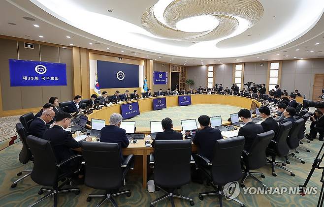 이재명 대통령, 정부세종청사에서 국무회의 주재 (세종=연합뉴스) 김도훈 기자 = 11일 정부세종청사에서 이재명 대통령 주재 국무회의가 열리고 있다. 2026.8.11 superdoo82@yna.co.kr