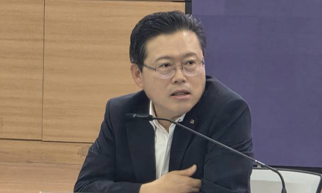 장기수 천안시장이 '지역 대학 초청 간담회'에서 대학과의 협력을 통한 'AI 행정수도' 구축 구상을 밝혔다. 사진=박동혁 기자.