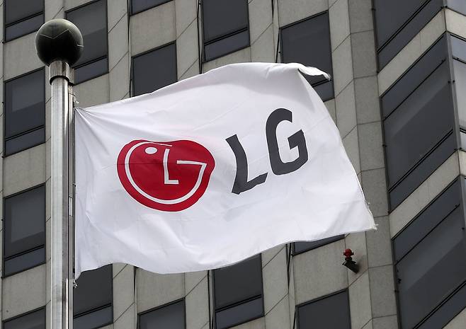서울 여의도 LG전자 사옥에 LG 깃발이 펄럭이고 있다. ⓒ 뉴스1