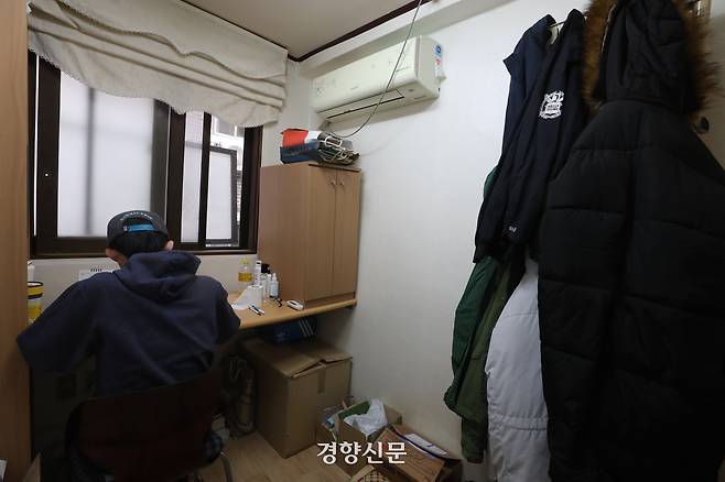 서울 관악구의 한 고시원 내부. 경향신문 자료사진