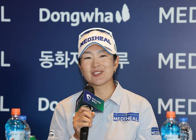 김아림이 12일 메디힐·한국일보 챔피언십 공식 기자회견에서 인터뷰를 하고 있다. 사진 제공=KLPGA