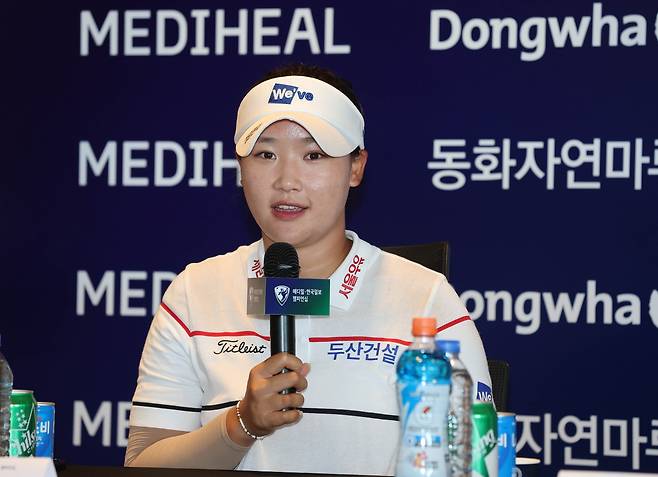 김민솔이 12일 메디힐·한국일보 챔피언십 공식 기자회견에서 인터뷰를 하고 있다. 사진 제공=KLPGA