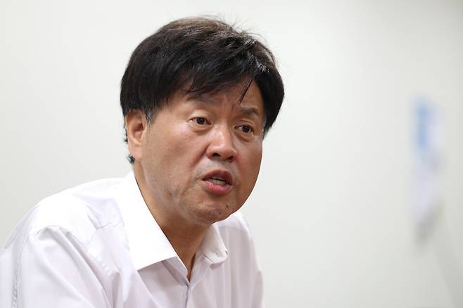 김용 더불어민주당 최고위원 후보가 8월12일 국회 의원회관에서 시사저널과 인터뷰를 하고 있다. ⓒ시사저널 박은숙