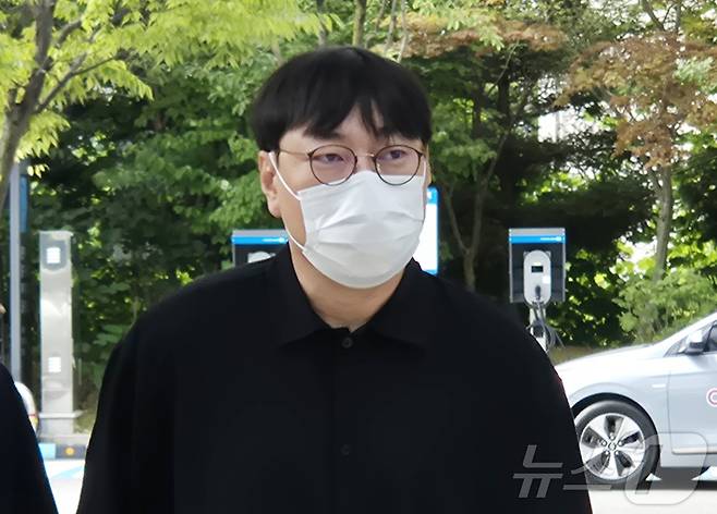 개그맨 이진호가 14일 수원지법 여주지원에서 열린 음주운전 및 불법도박 혐의 사건 첫 공판에 출석하고 있다. 2026.8.14 ⓒ 뉴스1 양희문 기자