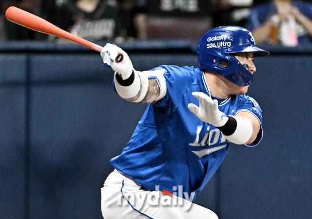 22일 오후 서울 고척스카이돔에서 진행된 '2026 프로야구 KBO리그' 키움히어로즈와 삼성라이온즈의 경기. 삼성 최형우가 2회초 안타를 치고 있다./마이데일리