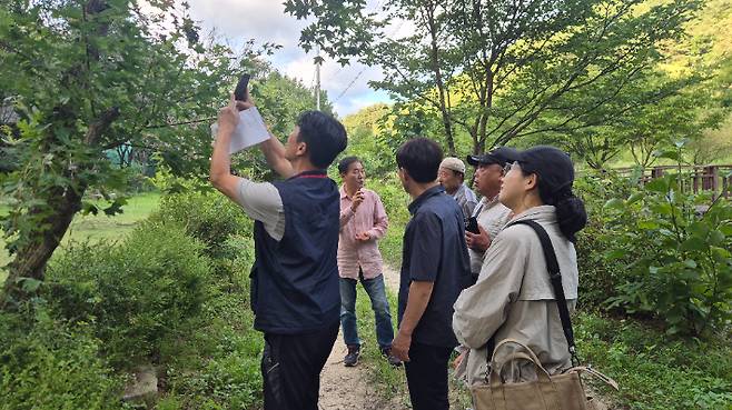 무위당숲학교, 사단법인 저스피스(지학순정의평화상), 원주횡성촛불행동, 민주노총 원주지역지부, 강원생태네트워크 관계자들은 지난 11일 횡성 홀로세생태보존연구소를 찾아 멸종위기종 보전 현장과 사업 운영 실태를 살폈다. 홀로세연구소 제공