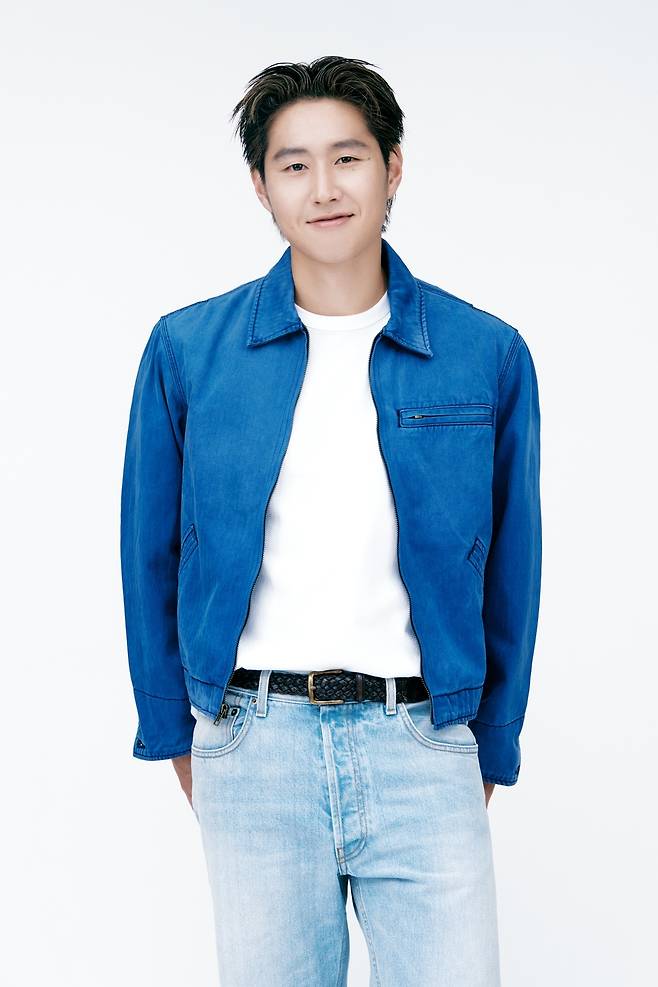 연예 기획사와 매니지먼트 계약을 체결한 이강인. 더블랙레이블 제공
