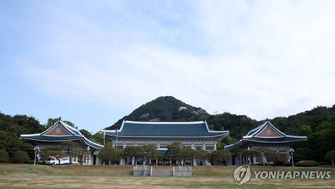 청와대 청와대 본관과 대정원
(서울=연합뉴스) 김도훈 기자 = 6일 청와대 본관과 대정원 모습. 2026.5.6 superdoo82@yna.co.kr