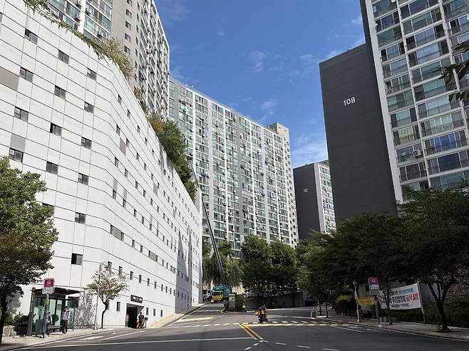 서울 성북구 돈암동 한신한진아파트 입구에서 본 단지 모습. (사진=정윤지 기자)
