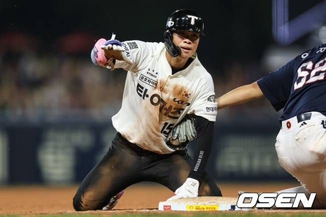 KIA 박재현이 3루까지 질주하고 있다./KIA 타이거즈 제공