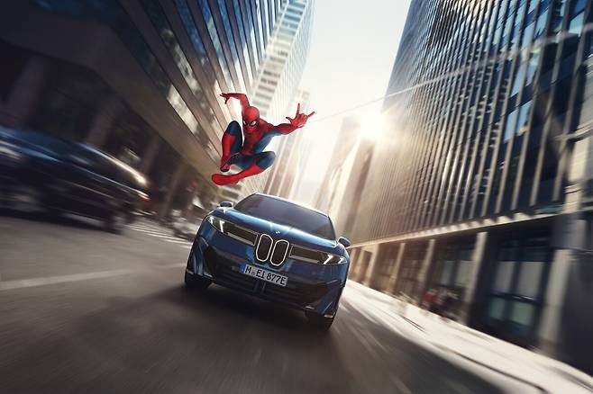 영화 ‘스파이더맨: 브랜드 뉴 데이’ 속 ‘더 뉴 BMW iX3’. BMW 제공