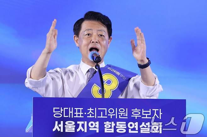 김영호 더불어민주당 최고위원 후보가 16일 경기 고양시 킨텍스에서 열린 더불어민주당 당대표·최고위원 선출을 위한 서울 지역 순회경선 합동연설회에서 정견 발표를 하고 있다. 2026.8.16 ⓒ 뉴스1 신웅수 기자
