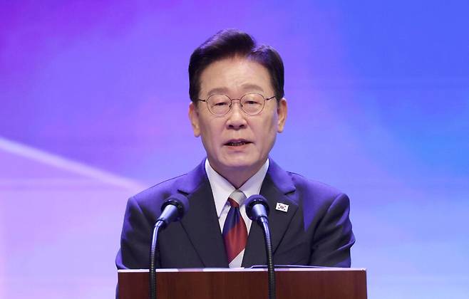 이재명 대통령이 8월 15일 서울 종로구 세종문화회관에서 열린 제81주년 광복절 경축식에서 경축사를 하고 있다. 박종식 기자 anaki@hani.co.kr