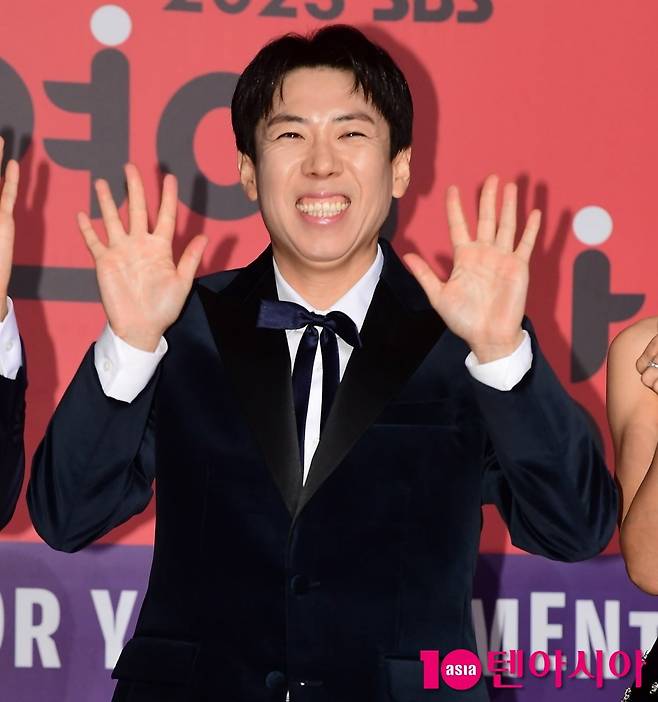 양세찬이 한 공식 행사장에서 포즈를 취하고 있다. /사진=텐아시아DB