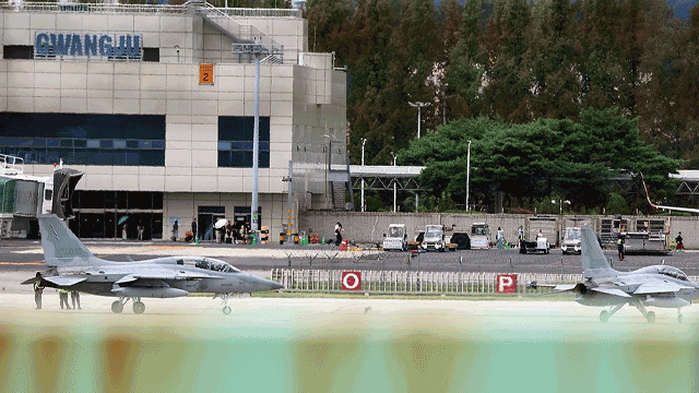 광주 군 공항에서 이륙 준비 중인 제1전투비행단 전투기. 연합뉴스