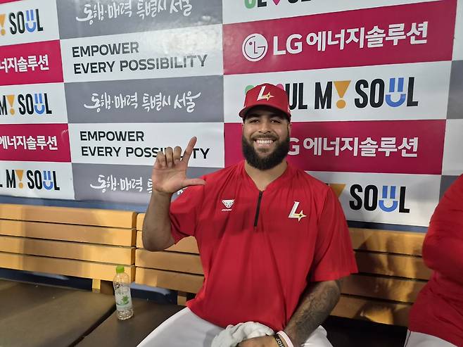 SSG 랜더스 페드로 아빌라 (서울=연합뉴스) 김동한 기자 = 16일 서울 잠실구장에서 열린 LG 트윈스와 방문 경기 이후 SSG 랜더스 페드로 아빌라가 인터뷰하고 있다. 2026.8.16 moved@yna.co.kr