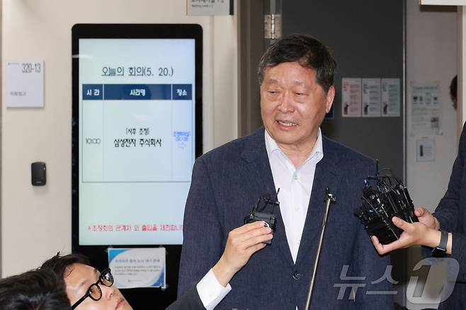 박수근 중앙노동위원장이 20일 정부세종청사 중앙노동위원회에서 열린 2차 사후조정 3일차 회의 종료 후 취재진의 질문에 답하고 있다.(공동취재) 2026.5.20 ⓒ 뉴스1 김기남 기자