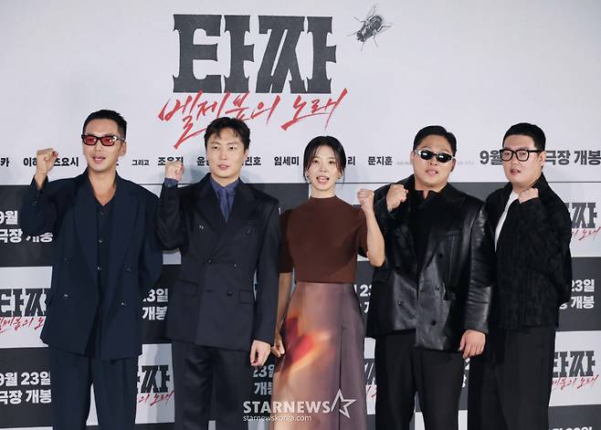 배우 변요한, 노재원, 임세미, 문지훈, 김민호가 18일 오전 서울 CGV용산아이파크몰에서 진행된 영화 '타짜: 벨제붑의 노래' 제작발표회에 참석해 포즈를 취하고 있다. 온라인 카지노 사업으로 세상을 다 가진줄 알았던 장태영(변요한), 그리고 그의 모든 것을 빼앗은 같은 이름의 절친 박태영(노재원)이 글로벌 도박판에서 다시 만나 복수의 한판을 벌이게 되는 타짜 시리즈의 마지막 ‘타짜: 벨제붑의 노래’는 9월 23일 개봉한다. /2026.08.18 /사진=이동훈 photoguy@