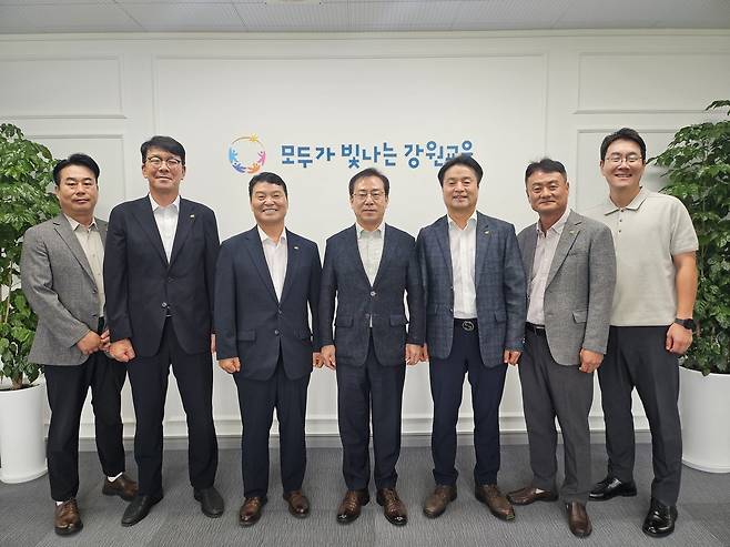 ◇대한건설협회 강원특별자치도회(회장:최상순)는 20일 도교육청을 방문해 강삼영 교육감과 간담회를 가졌다.