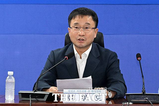 한병도 더불어민주당 원내대표는 20일 5·18 민주화운동 폄훼 토론회 논란을 일으킨 이진숙 국민의힘 의원을 향해 "이런 사람들 국회의원 하면 안 된다"고 강하게 비판했다. /서예원 기자