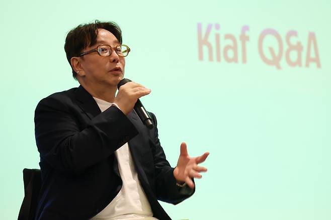 Jung Ku-ho, the creative director of Kiaf 2026, speaks during a joint press conference of the 2026 editions of Frieze Seoul and Kiaf Seoul at the Westin Josun Seoul in Jung District, central Seoul, on Aug. 19. YONHAP