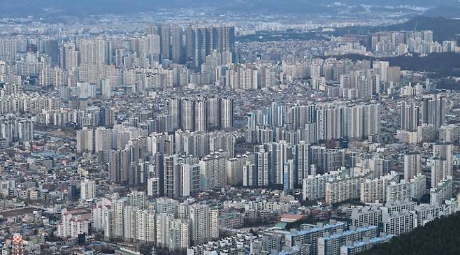 대구경북통합신공항 건설, 동성로 관광특구, MICE 산업 육성과 같은 관광비전을 내세우고 있지만 대구는 킬러콘텐츠와 프리미엄 숙박인프라 부족으로 스쳐지나가는 도시가 되고 있다. 사진은 대구시내 전경. 영남일보 DB