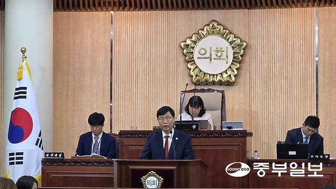 지난 21일 제307회 고양특례시의회 임시회가 열린 가운데, 이홍규 고양특례시의원이 시정질문을 통해 일산신도시 용적률 상향을 통한 재건축 활성화를 강력하게 촉구했다. 김태훈 기자