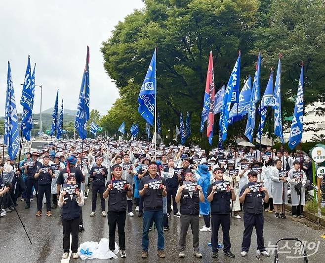 21일 오후 2시 현대차그룹 본사 앞에서 '자동차 업종 공동 파업대회'가 열렸다. 사진=황예인 기자