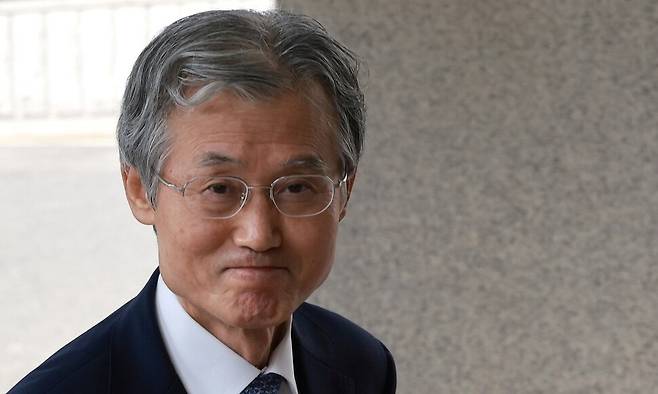 조희대 대법원장이 8월 19일 오전 서울 서초구 대법원으로 출근하고 있다. 정용일 선임기자 yongil@hani.co.kr