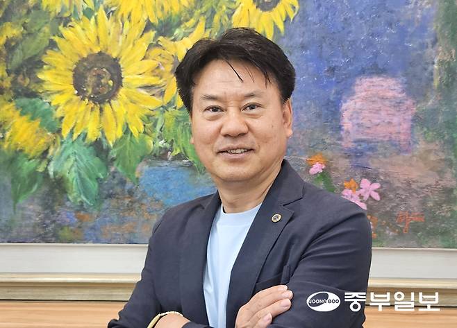 이환설 재인서해구충청향우회 회장. 김원용 기자