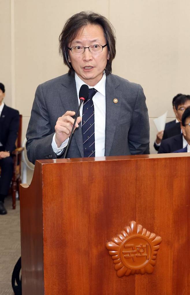 주병기 공정거래위원장이 24일 국회에서 열린 정무위원회 제1차 전체회의에서 2025 회계연도 결산보고를 하고 있다. 연합뉴스.