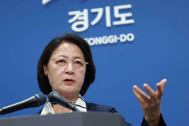 추미애 경기도지사가 지난 5일 경기 수원시 영통구 경기도청 브리핑룸에서 열린 '경기도 재정상황 관련 기자회견'에서 재정 비상 선언을 하고 있다. 뉴스1