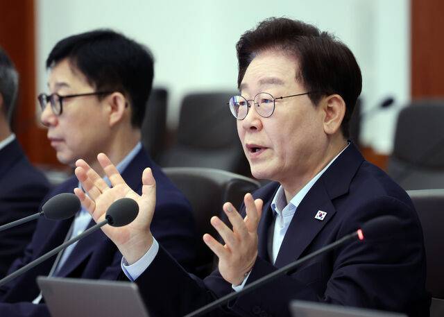 이재명 대통령이 25일 청와대에서 열린 국무회의에서 발언하고 있다. 연합뉴스