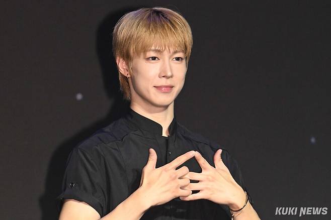 그룹 SF9 다원이 26일 서울 마포구 큐브컨벤션센터에서 열린 정규 2집 ‘TENACITY’ 발매 프레스 쇼케이스에서 포즈를 취하고 있다.