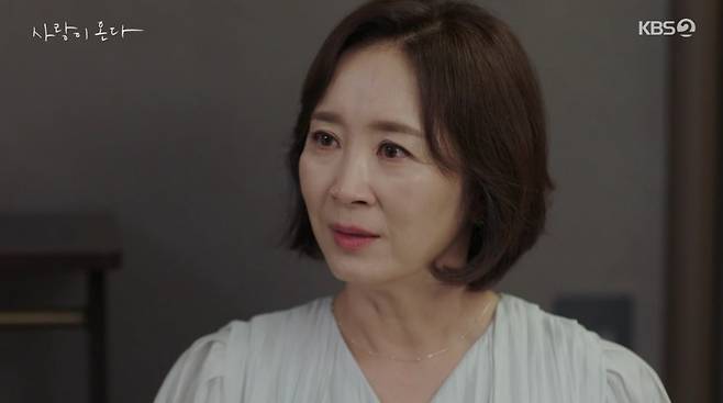 윤유선이 두 딸을 모두 지키려는 엄마의 모습을 보여줬다. / 사진='사랑이 온다' 방송 화면 캡처