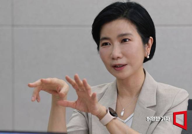최화인 초이스뮤온오프 대표 겸 블록체인 에반젤리스트(evangelist)가 아시아경제와 인터뷰하고 있다. 허영한 기자