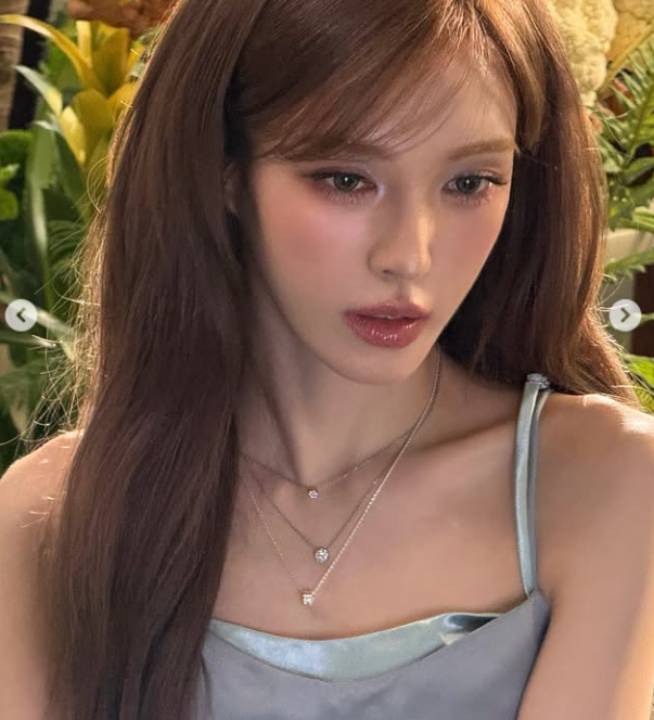 웬디는 마치 숲 속에서 막 튀어나온 듯한 비현실적인 미모를 자랑했다. /웬디 소셜미디어