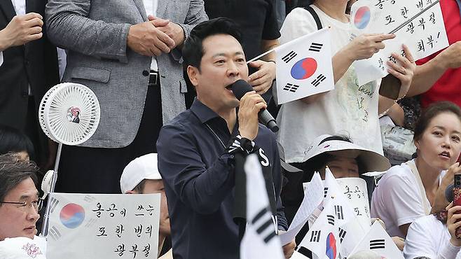 국민의힘 장동혁 대표가 지난 15일 서울 송파구 올림픽공원 핸드볼경기장에서 열린 6·3 지방선거 투표용지 부족 사태 규탄 시위에 참석해 발언하고 있다.