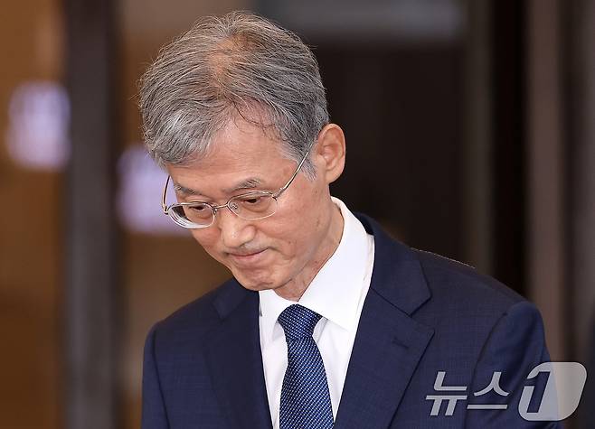 조희대 대법원장이 28일 오후 서울 서초동 대법원 청사에서 퇴근하고 있다. 2026.8.28 ⓒ 뉴스1 박지혜 기자