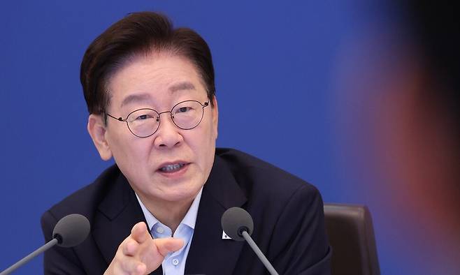 이재명 대통령이 지난 25일 청와대에서 열린 국무회의에서 발언하고 있다. 청와대통신사진기자단