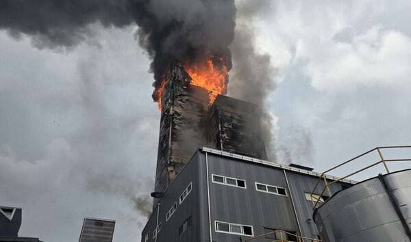 28일 불이 난 천안 페인트 원료 공장. 충남소방본부 제공