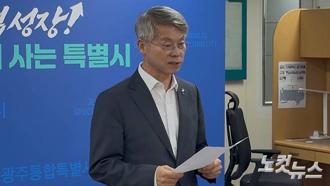 민형배 전남광주통합특별시장이 28일 무안청사 기자실에서 국립의과대학 설립과 관련한 입장문을 발표하고 있다. 김한영 기자