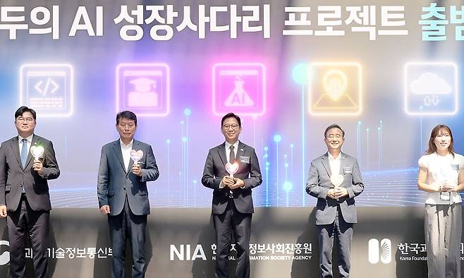 배경훈 부총리 겸 과학기술정보통신부 장관이 지난 3일 오전 전남광주 광산구 국립광주과학관에서 열린 모두의 AI 성장사다리 프로젝트 출범식에 참석하고 있다. 연합뉴스