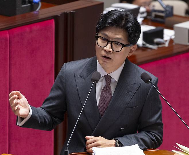 한동훈 무소속 의원이 8월24일 국회에서 열린 예산결산특별위원회 전체 회의에서 장미란씨 실종 사건 관련한 질의를 하고 있다. ⓒ연합뉴스