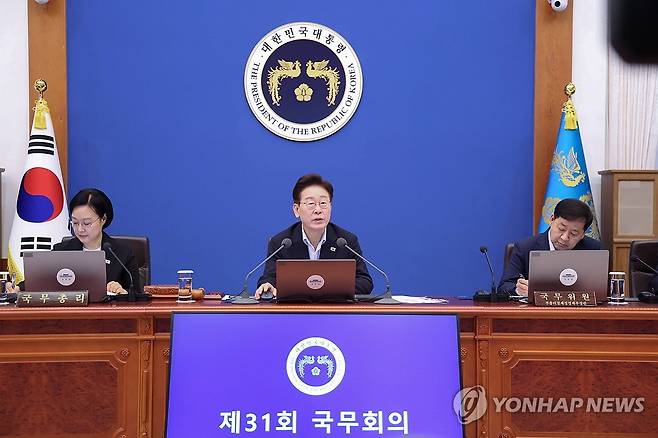 이재명 대통령, 국무회의 발언 (서울=연합뉴스) 김도훈 기자 = 이재명 대통령이 지난달 21일 청와대에서 열린 국무회의에서 발언하고 있다. 2026.7.21 superdoo82@yna.co.kr