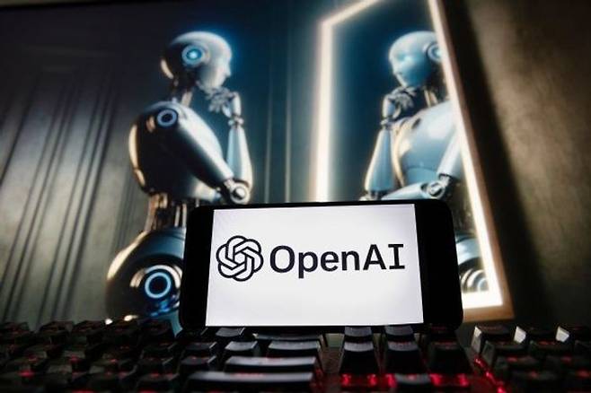 생성형 AI 유료 이용자가 빠르게 늘면서 카드사들이 챗GPT와 클로드 등 AI 구독료를 대상으로 한 할인·적립 혜택과 관련 서비스를 확대하고 있다.ⓒAP/연합뉴스