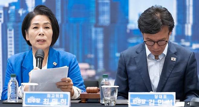 더불어민주당 최민희 최고위원이 28일 인천시 영종구 인스파이어 리조트에서 열린 최고위원회에서 발언하고 있다. 연합뉴스