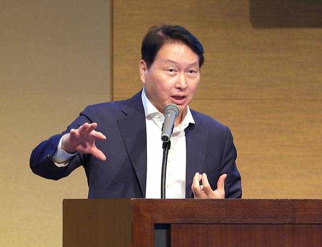 최태원 대한상의 회장이 한일 저출산 대응 교류위원회에서 개회사를 하고 있다.(사진=대한상공회의소)